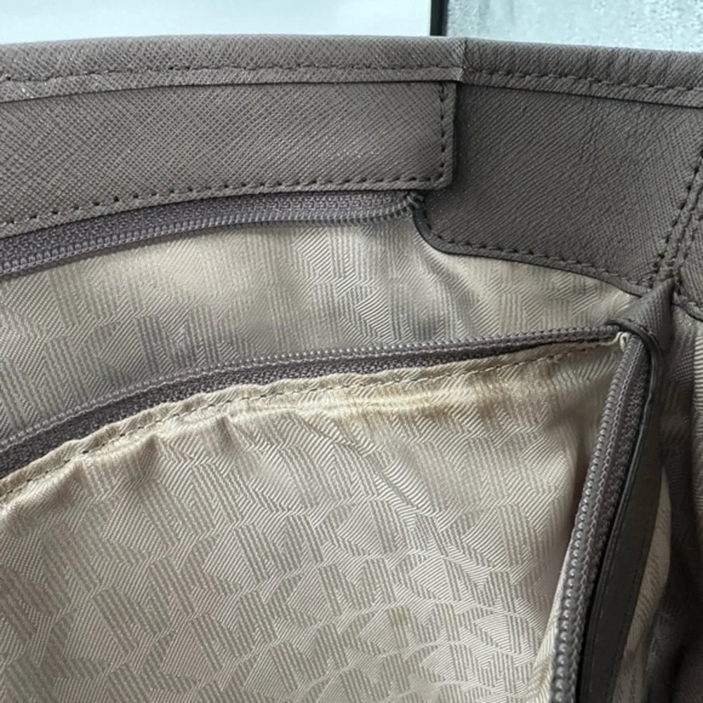MICHAEL Michael Kors Jet Set‎ Zip Top Laptop Leather Shoulder Tote (Cinder)